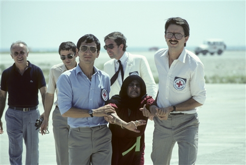 Iran-Iraq conflict. Larnaca airport. ICRC operation to repatriate 40 ...